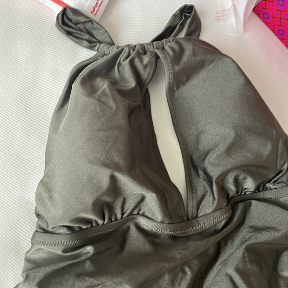 Cupshe Green Ruched One-Piece, NWT - Picture 2 of 4